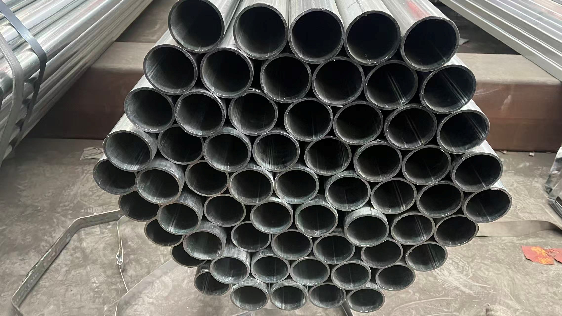 2-inch 3.0mm Galvanized Round Pipe product preview
